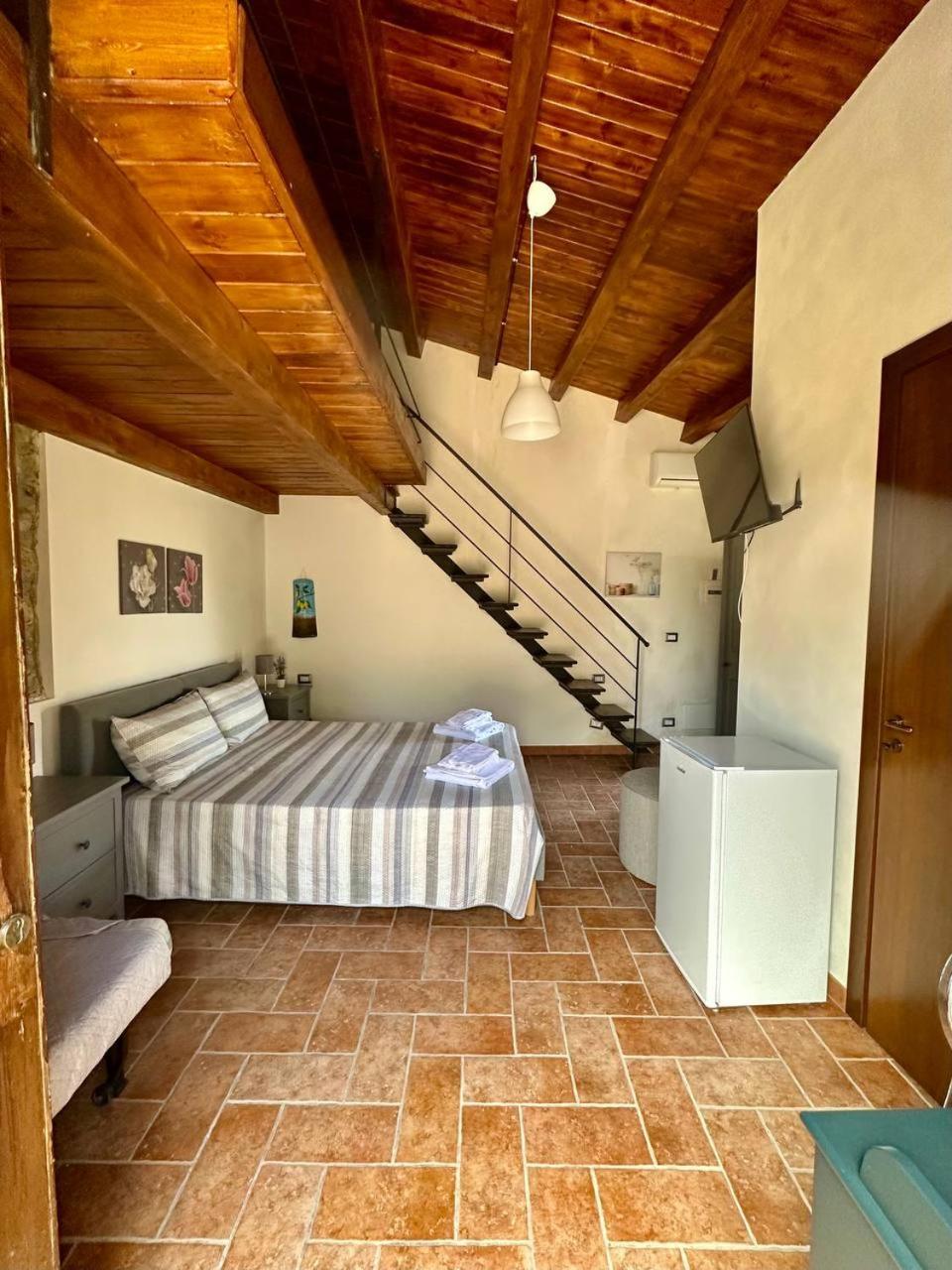 Roba Albanisi Hotel Aragona Cameră foto